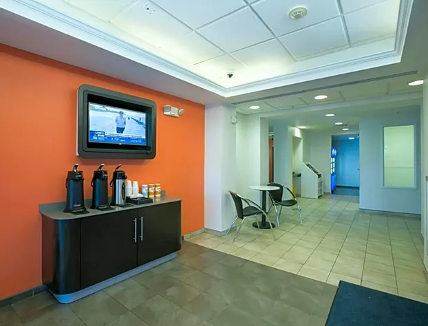 Motel 6 Brooklyn Center, MN - Minneapolis hotel detail image 4