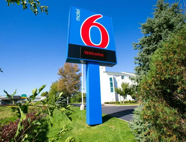Motel 6 Brooklyn Center, MN - Minneapolis hotel detail image 1