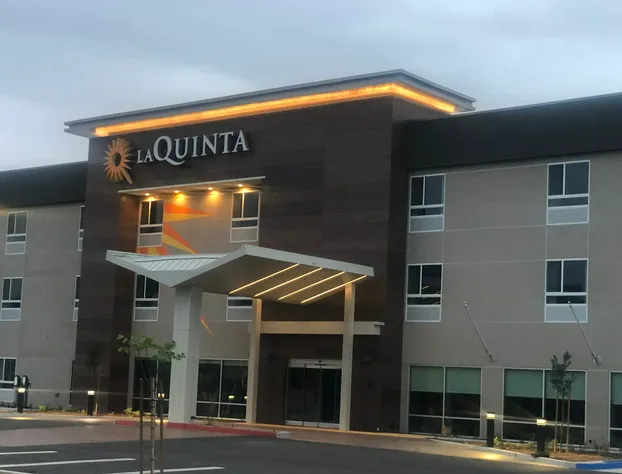 La Quinta Inn & Suites by Wyndham San Bernardino hotel detail image 1