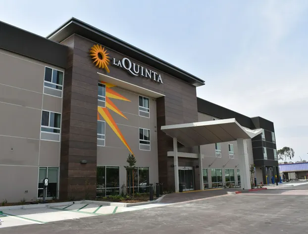 La Quinta Inn & Suites by Wyndham San Bernardino hotel detail image 2