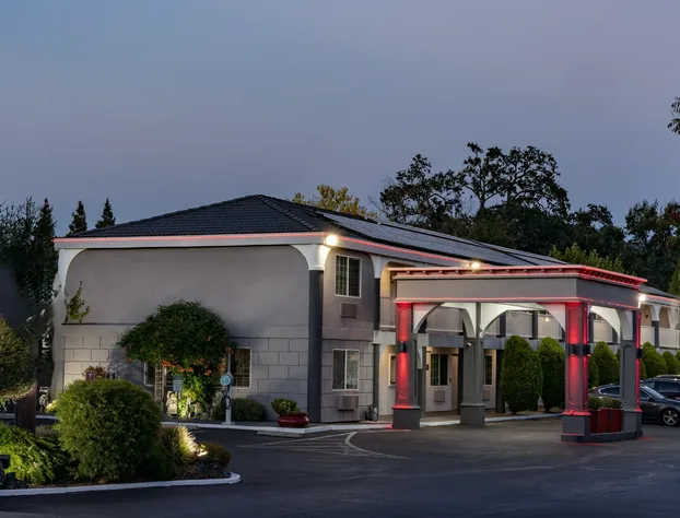 The Orchard Hotel Ukiah Mendocino County hotel detail image 1