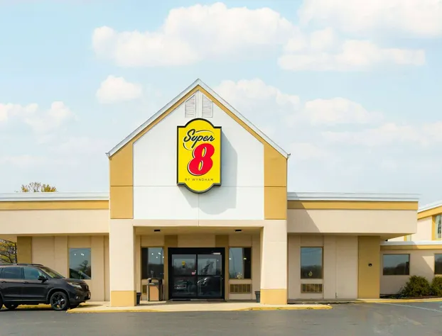 Super 8 by Wyndham Indianapolis South hotel detail image 1