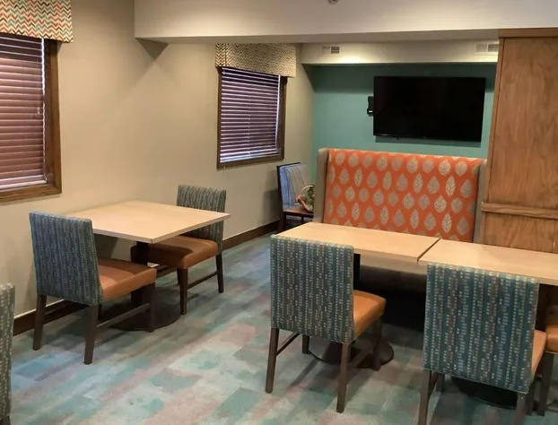 Super 8 by Wyndham Lincoln West hotel detail image 4