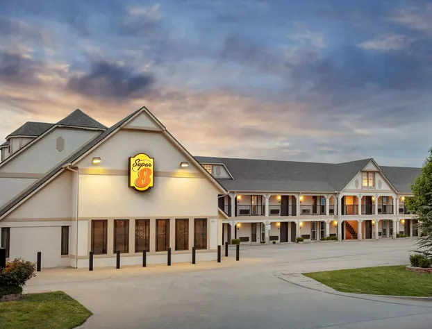 Super 8 by Wyndham City of Moore hotel detail image 1