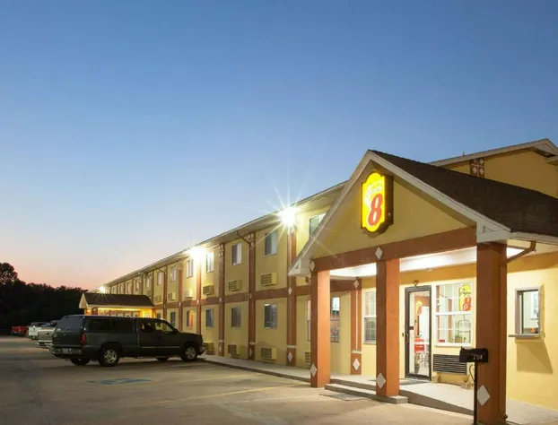 Super 8 by Wyndham Chickasha hotel detail image 1