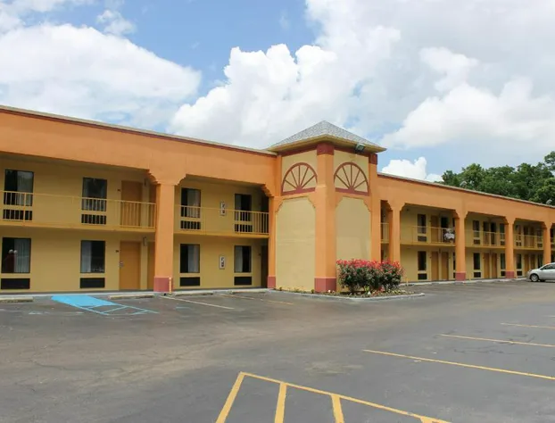 Howard Johnson by Wyndham Vicksburg hotel detail image 1