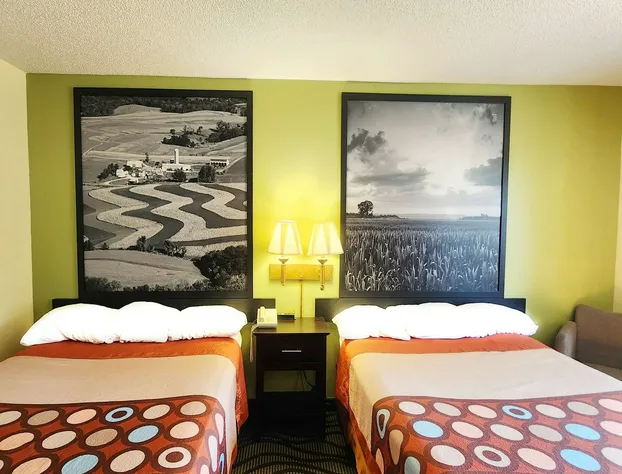 Super 8 by Wyndham Newton hotel detail image 3