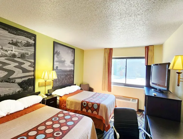 Super 8 by Wyndham Newton hotel detail image 4