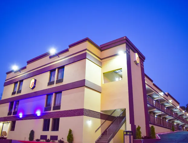 Super 8 by Wyndham Raleigh Downtown hotel detail image 1