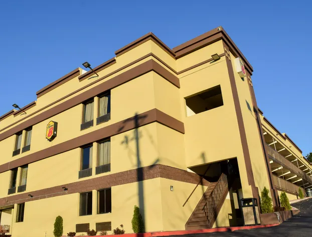 Super 8 by Wyndham Raleigh Downtown hotel detail image 2