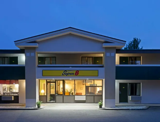 Super 8 by Wyndham White River Junction hotel detail image 2