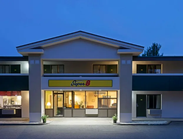 Super 8 by Wyndham White River Junction hotel detail image 1