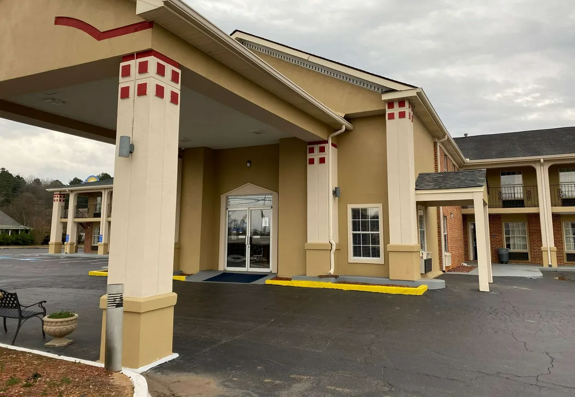 Super 8 by Wyndham Covington hotel hero