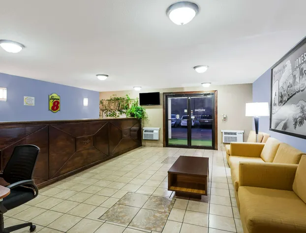 Super 8 by Wyndham Jonesboro hotel detail image 4