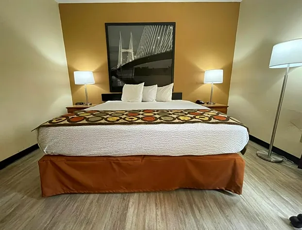 Super 8 by Wyndham Pevely hotel detail image 3