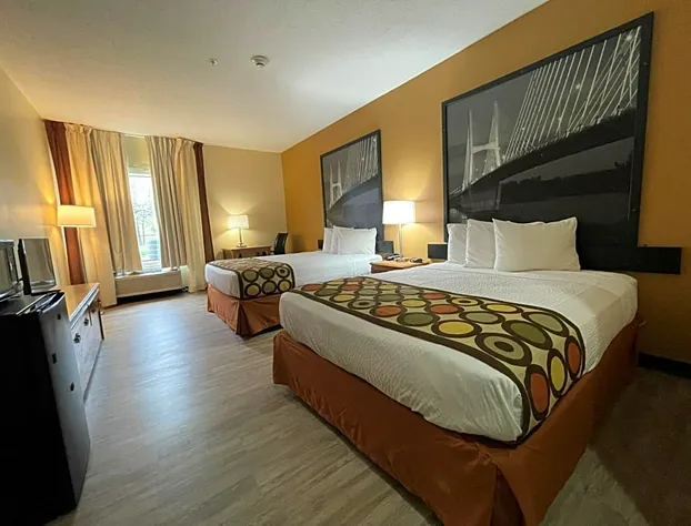 Super 8 by Wyndham Pevely hotel detail image 4