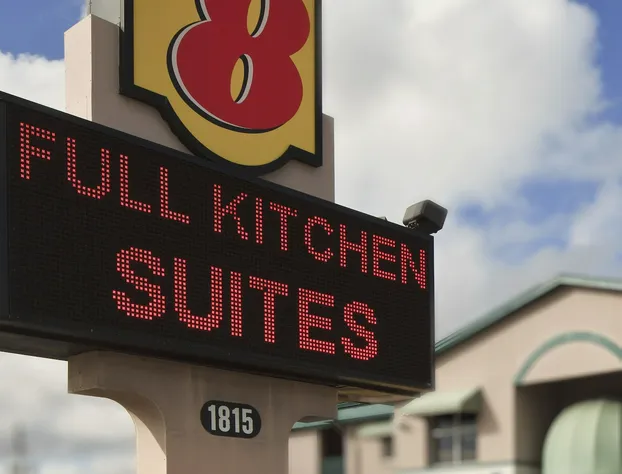 Super 8 by Wyndham Kissimmee hotel detail image 3