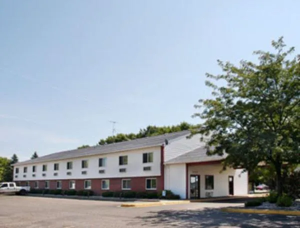 Becker inn & Suites hotel hero