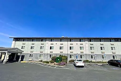 Super 8 by Wyndham Sacramento/Florin Rd hotel detail image 4