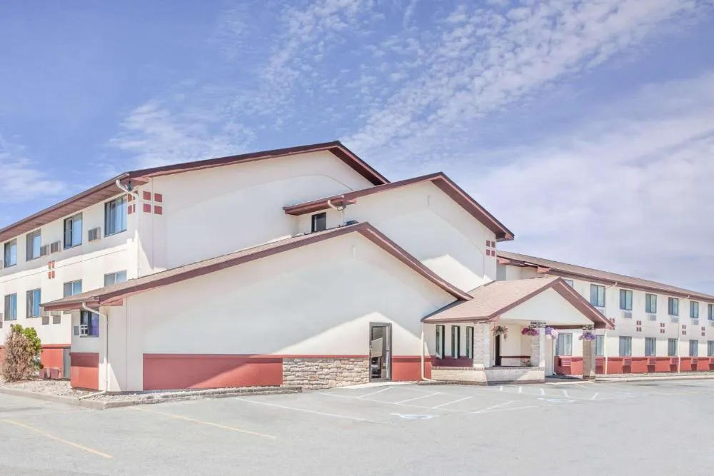 Super 8 by Wyndham Montgomery Maybrook hotel hero