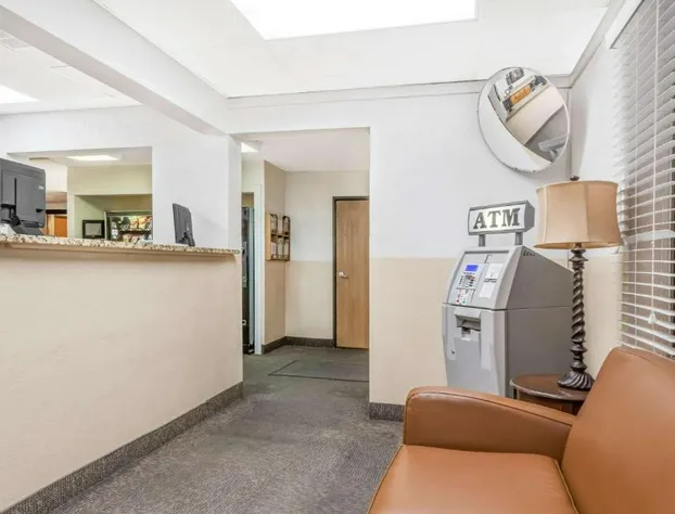 Super 8 by Wyndham Montgomery Maybrook hotel detail image 1