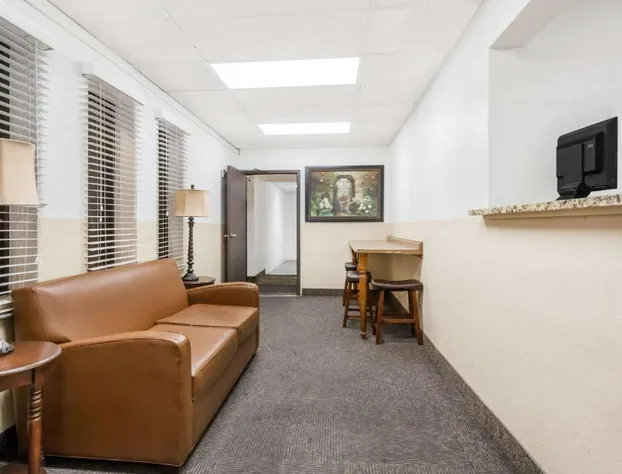 Super 8 by Wyndham Montgomery Maybrook hotel detail image 2