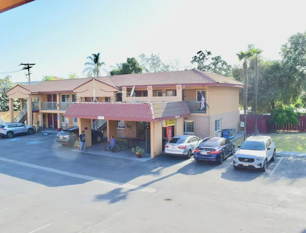 Super 8 by Wyndham Visalia hotel detail image 2