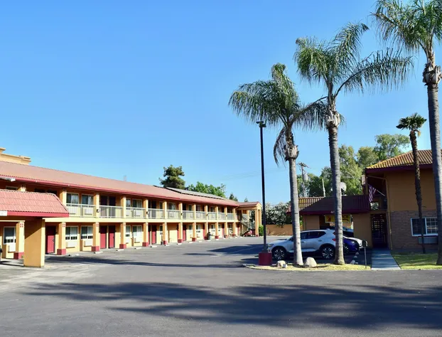 Super 8 by Wyndham Visalia hotel detail image 3