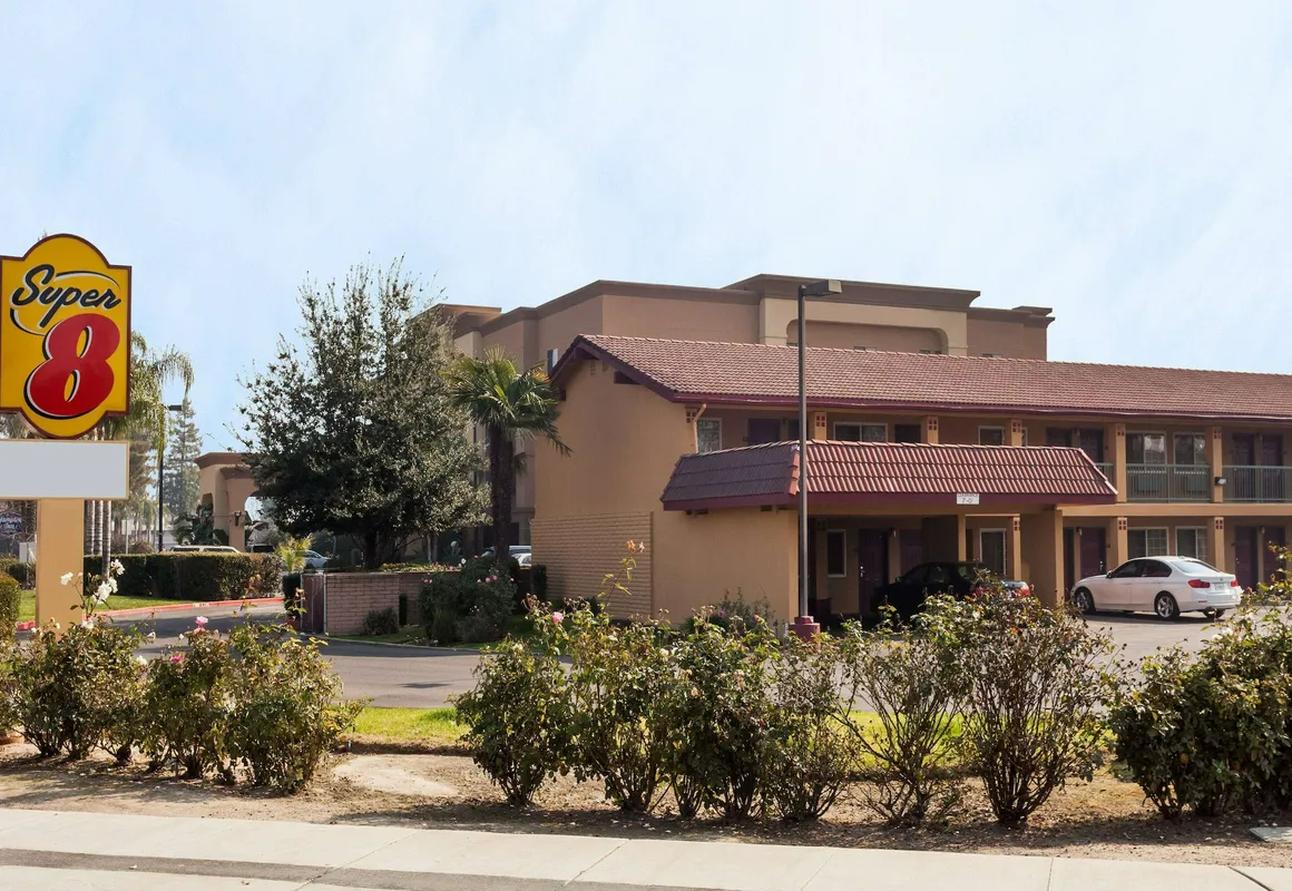 Super 8 by Wyndham Visalia hotel hero