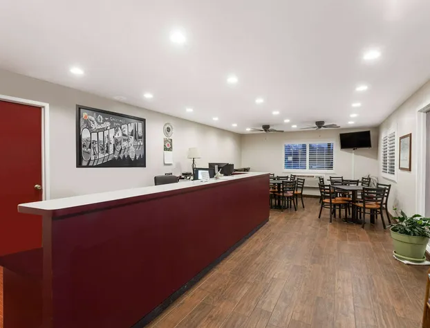 Super 8 by Wyndham Visalia hotel detail image 1