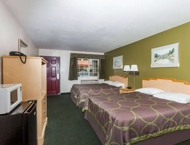 Super 8 by Wyndham Visalia hotel detail image 2