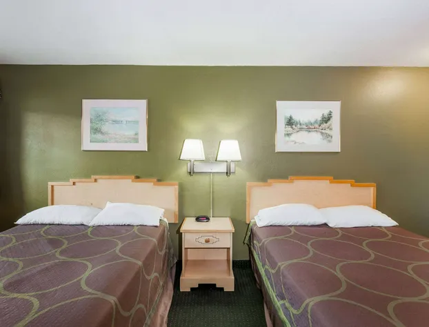 Super 8 by Wyndham Visalia hotel detail image 3