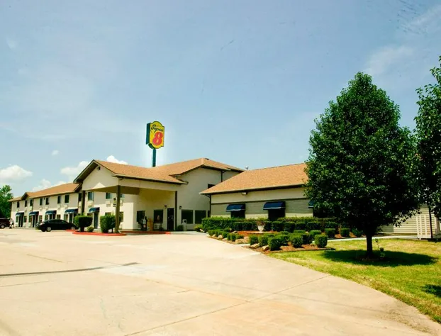 Super 8 by Wyndham Van Buren/Ft. Smith Area hotel detail image 1