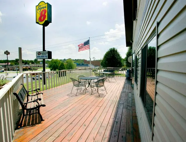 Super 8 by Wyndham Van Buren/Ft. Smith Area hotel detail image 4