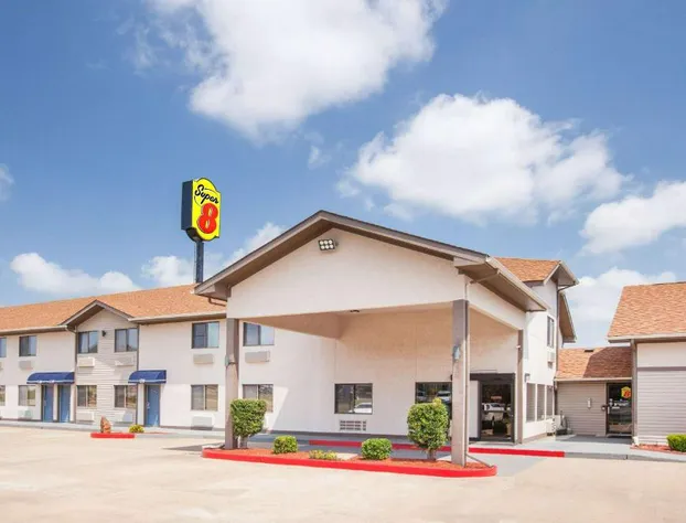 Super 8 by Wyndham Van Buren/Ft. Smith Area hotel detail image 3