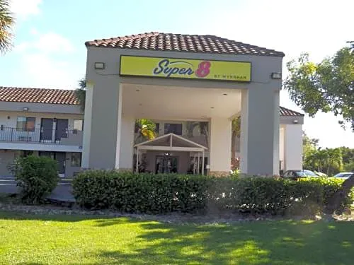 Super 8 by Wyndham Naples hotel detail image 1