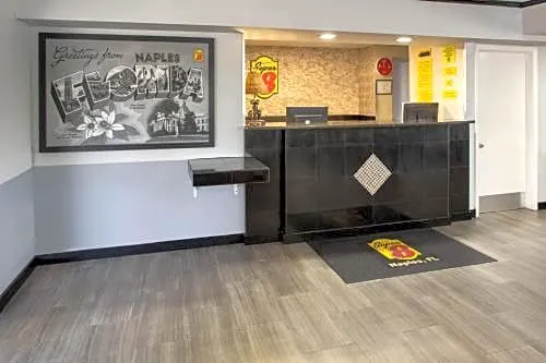 Super 8 by Wyndham Naples hotel detail image 4