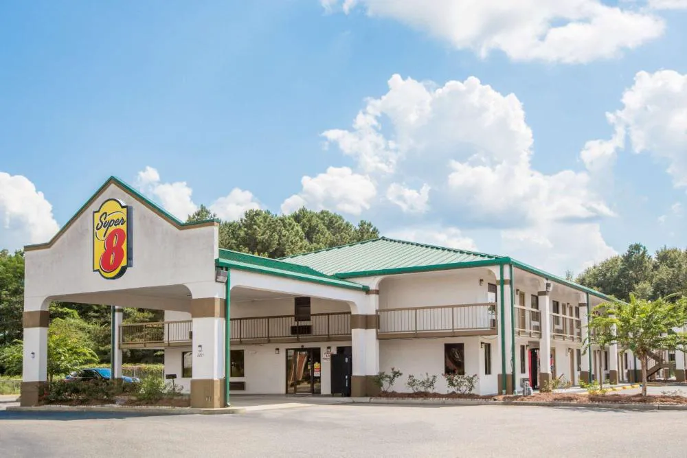 Super 8 by Wyndham Dothan hotel hero