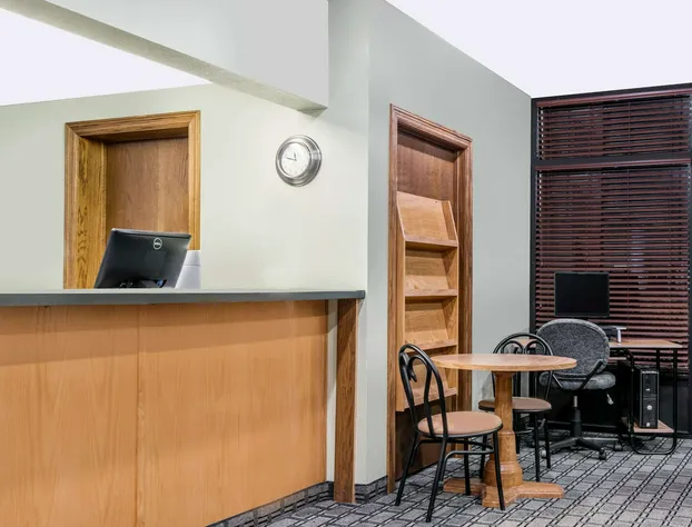 Super 8 by Wyndham Mankato hotel detail image 2