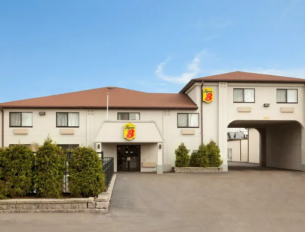 Super 8 by Wyndham Niagara Falls NY hotel detail image 2