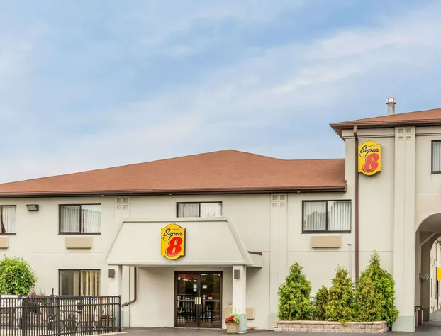 Super 8 by Wyndham Niagara Falls NY hotel detail image 3