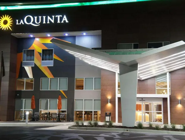 La Quinta Inn & Suites by Wyndham Perry hotel detail image 1