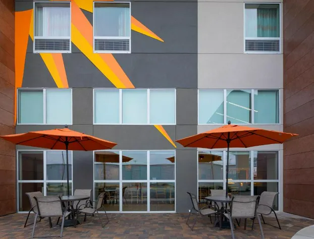 La Quinta Inn & Suites by Wyndham Perry hotel detail image 3