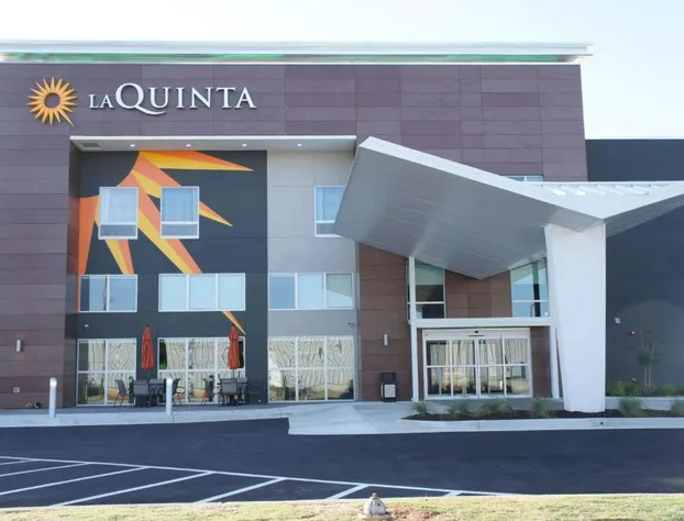 La Quinta Inn & Suites by Wyndham Perry hotel detail image 4