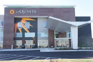 La Quinta Inn & Suites by Wyndham Perry hotel hero