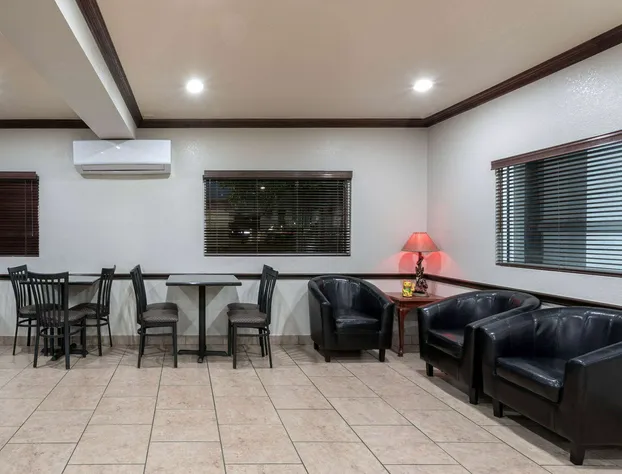 Super 8 by Wyndham Amarillo Central TX hotel detail image 4