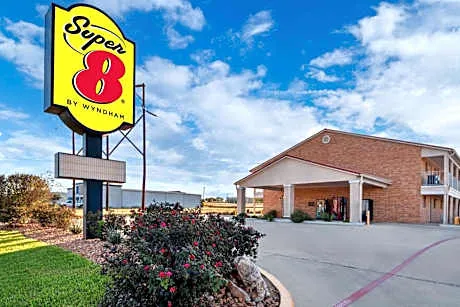 Super 8 by Wyndham Pleasanton hotel hero