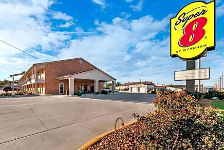 Super 8 by Wyndham Pleasanton hotel detail image 3