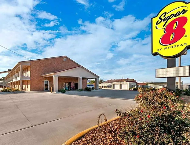 Super 8 by Wyndham Pleasanton hotel detail image 4