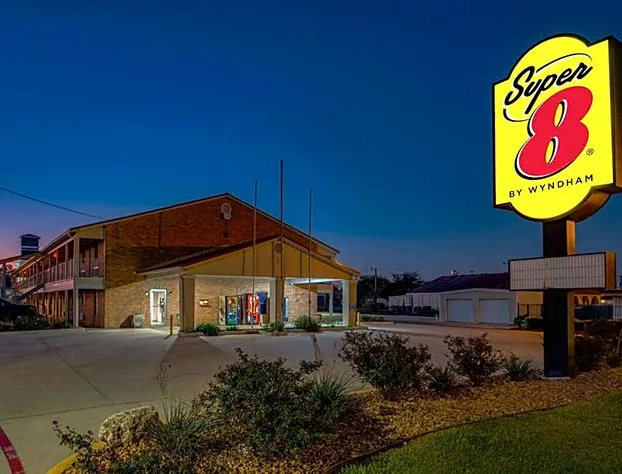 Super 8 by Wyndham Pleasanton hotel detail image 3